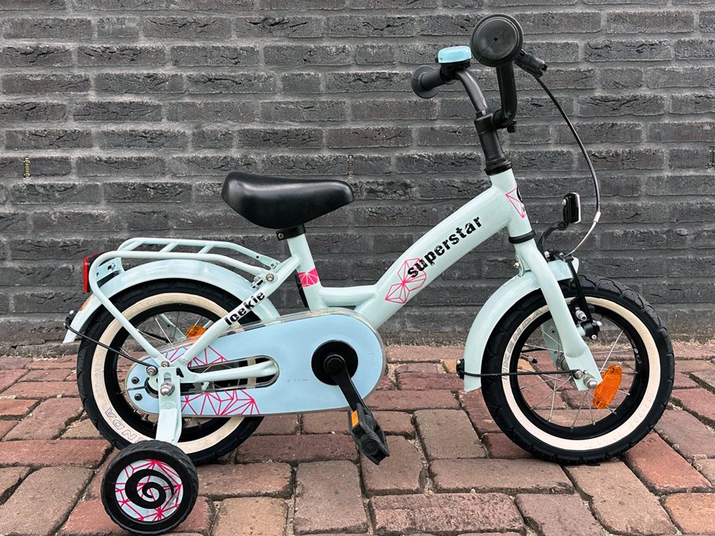 - Loekie_Superstar_12_Blauw_01.jpg - Loekie_Superstar_12_Blauw_01.jpg